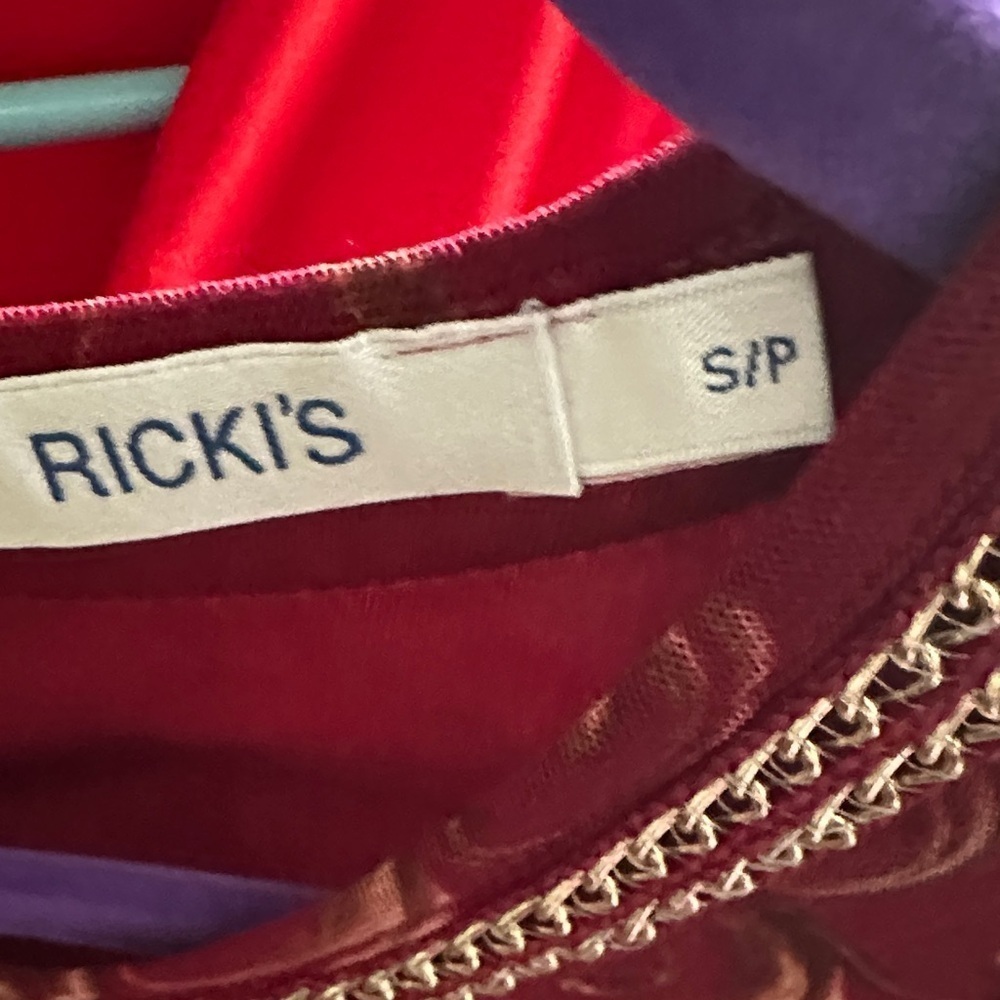 🌸Ricki's Burgundy Floral Sleeveless Blouse - Picture 7 of 7